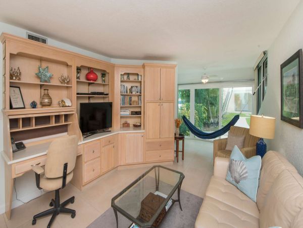 Grand Cayman Vacation Condo One Bedroom Walk to Beach
