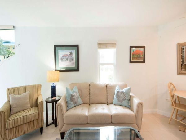 Grand Cayman Vacation Condo One Bedroom Walk to Beach