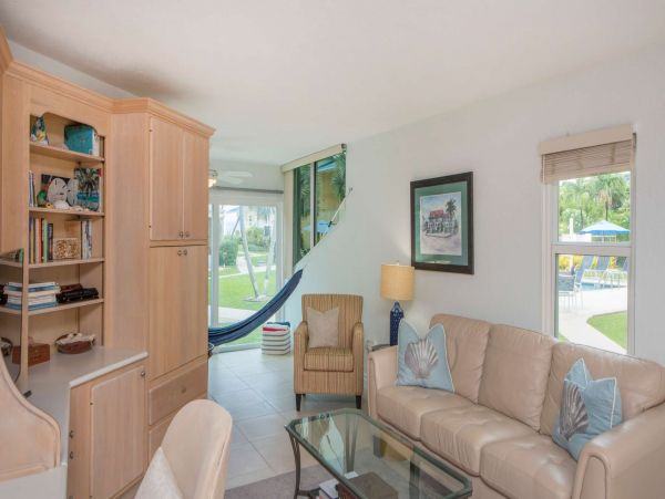 Grand Cayman Vacation Condo One Bedroom Walk to Beach