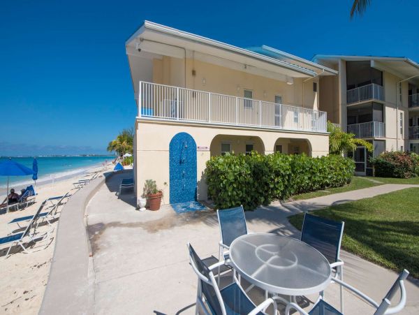 Grand Cayman Vacation Condo One Bedroom Walk to Beach