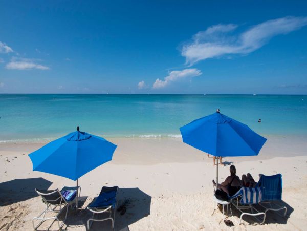 Grand Cayman Vacation Condo One Bedroom Walk to Beach