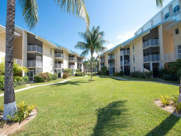 Grand Cayman Vacation Condo One Bedroom Walk to Beach