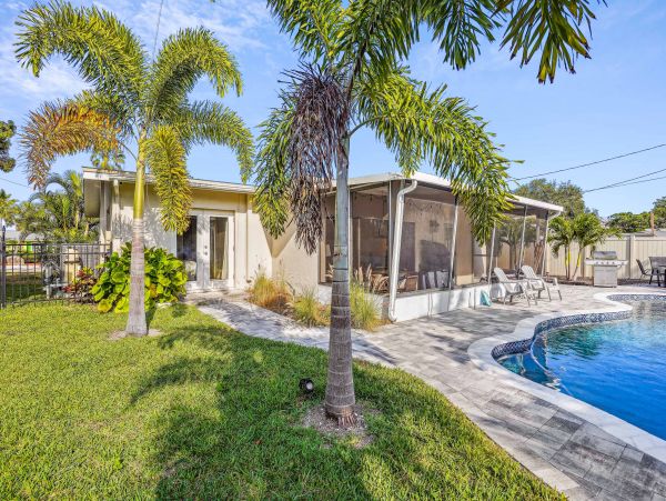 St Pete Three Bedroom Home, the Perfect Vacation Spot!