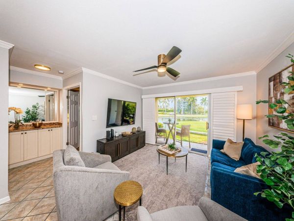 Spacious 2 Bedroom Vacation Condo with Lake View