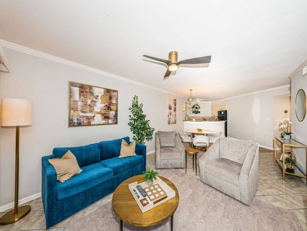 Spacious 2 Bedroom Vacation Condo with Lake View