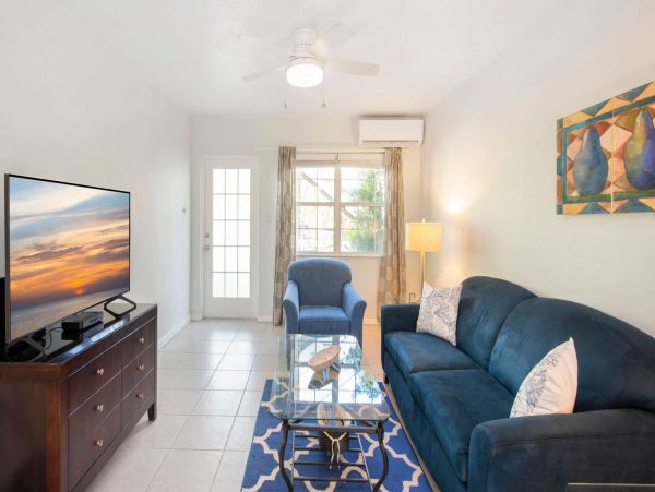 Lovely Vacation Condo with Canal View in Cayman Islands