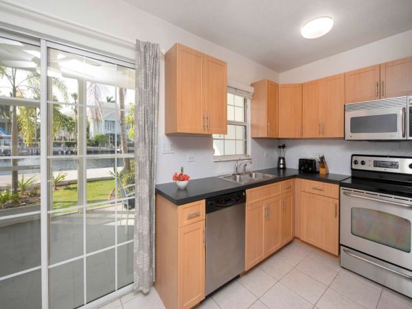 Lovely Vacation Condo with Canal View in Cayman Islands