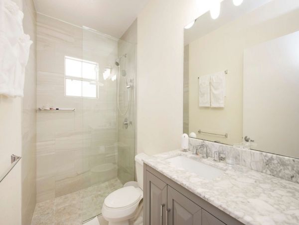 Lovely Vacation Condo with Canal View in Cayman Islands
