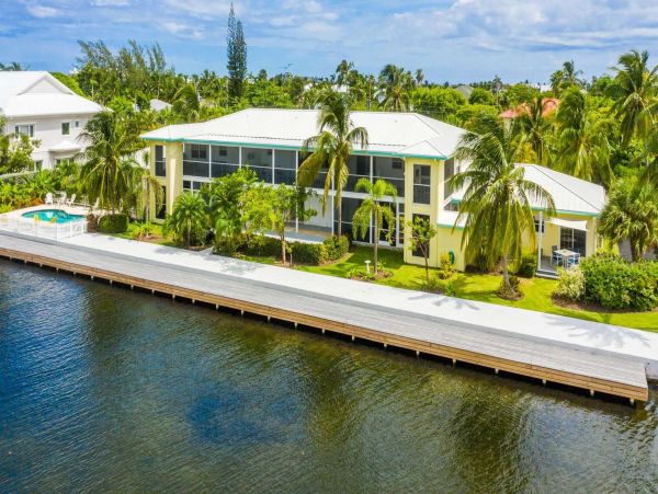 Lovely Vacation Condo with Canal View in Cayman Islands
