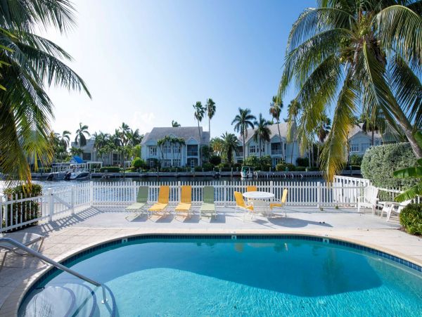 Lovely Vacation Condo with Canal View in Cayman Islands