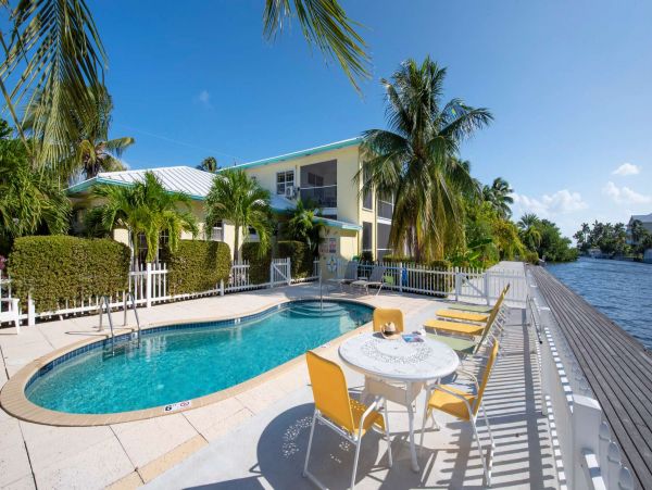 Lovely Vacation Condo with Canal View in Cayman Islands
