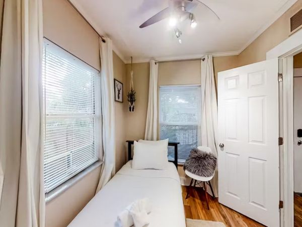 Secluded Three Bedroom Vacation Cottage in St. Petersburg