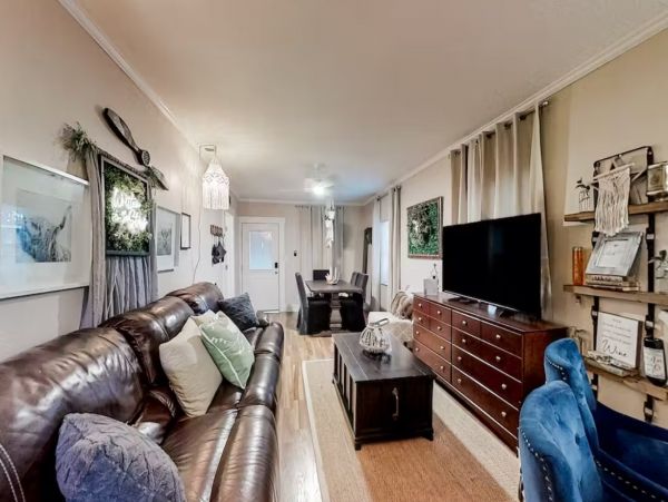 Secluded Three Bedroom Vacation Cottage in St. Petersburg