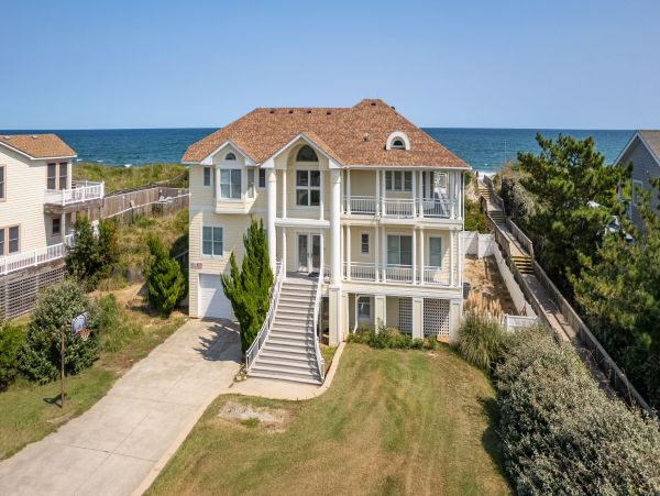 Gorgeous Vacation Getaway with 7 Bedrooms in Corolla