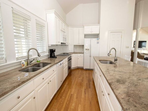 Gorgeous Vacation Getaway with 7 Bedrooms in Corolla