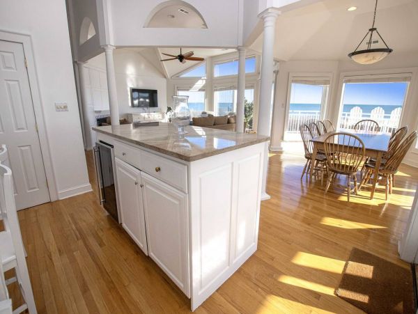 Gorgeous Vacation Getaway with 7 Bedrooms in Corolla