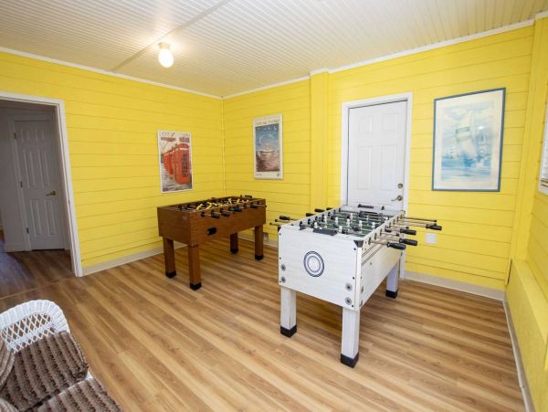 Gorgeous Vacation Getaway with 7 Bedrooms in Corolla