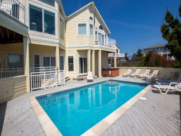 Gorgeous Vacation Getaway with 7 Bedrooms in Corolla