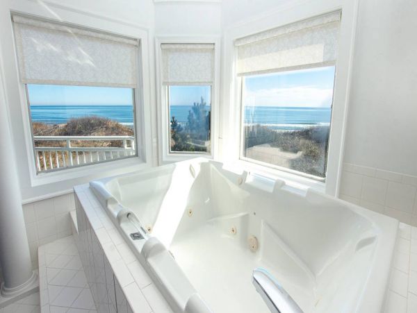 Gorgeous Vacation Getaway with 7 Bedrooms in Corolla