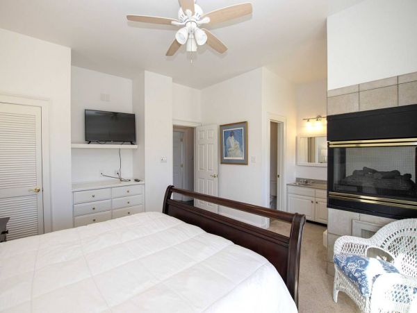 Gorgeous Vacation Getaway with 7 Bedrooms in Corolla