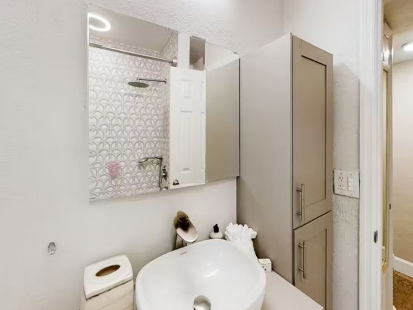 Gulfport Three Bedroom Vacation Rental, Charming Retreat!