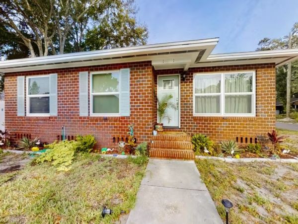 Gulfport Three Bedroom Vacation Rental, Charming Retreat!