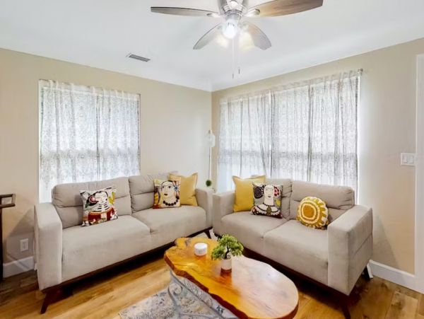 Gulfport Three Bedroom Vacation Rental, Charming Retreat!