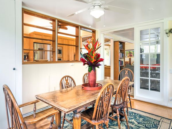 Lovely 4 Bedroom Home with Private Pool & Walk to Beach