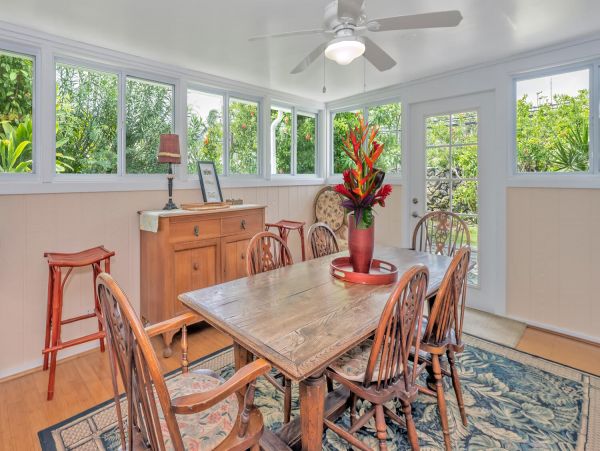 Lovely 4 Bedroom Home with Private Pool & Walk to Beach