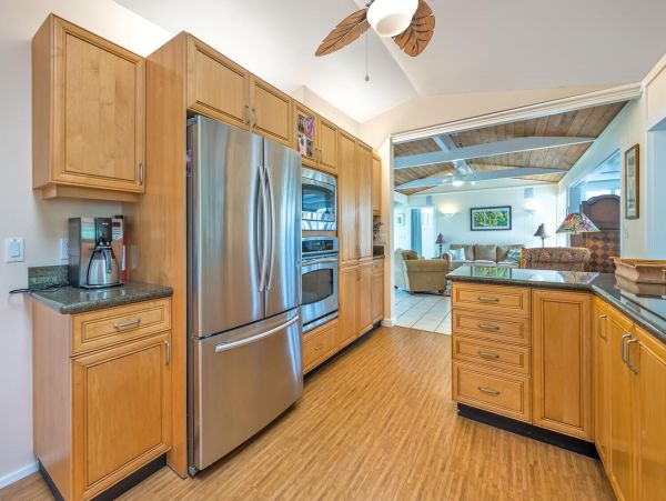 Lovely 4 Bedroom Home with Private Pool & Walk to Beach