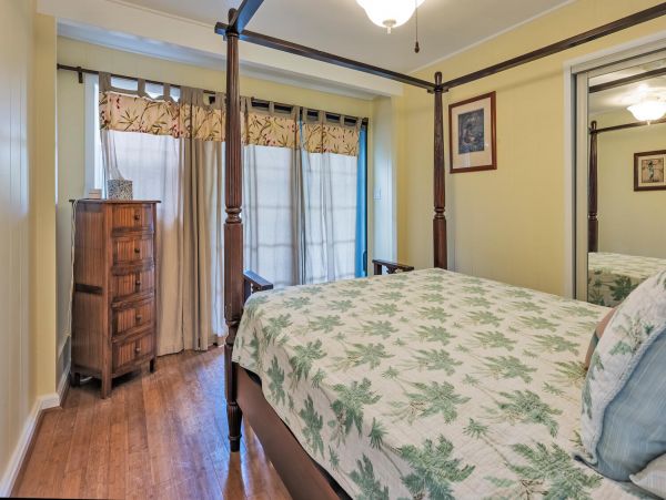 Lovely 4 Bedroom Home with Private Pool & Walk to Beach