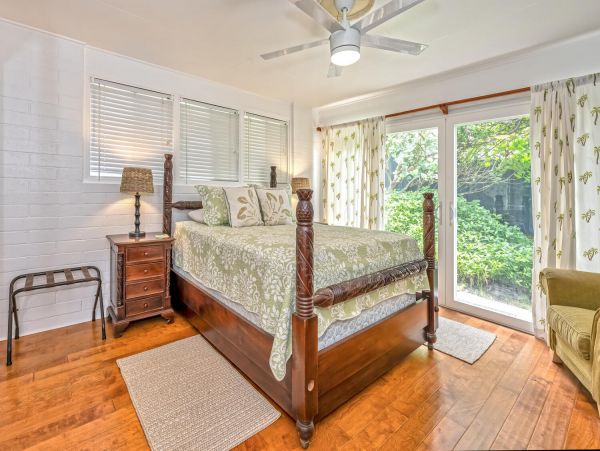 Lovely 4 Bedroom Home with Private Pool & Walk to Beach