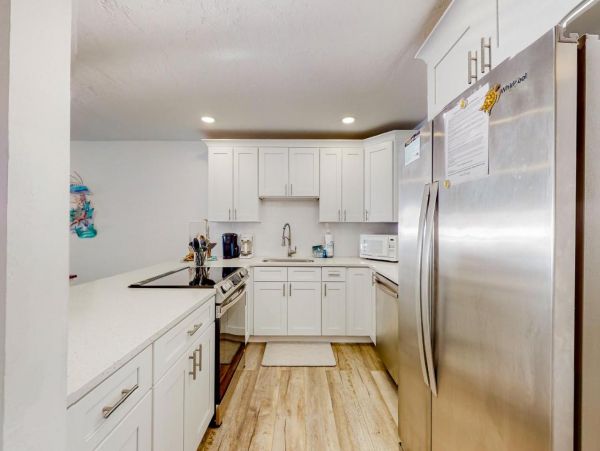 Charming 2 Bedroom Vacation Condo Short Walk to Beach