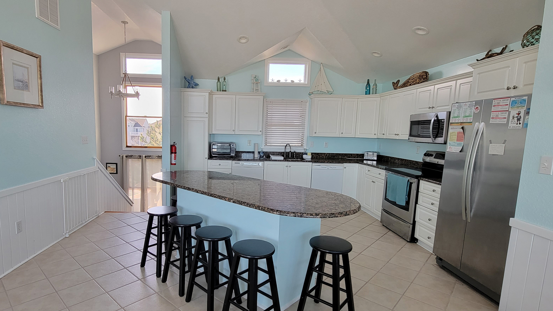 Beachfront Vacation Rental with 6 Bedrooms in Corolla