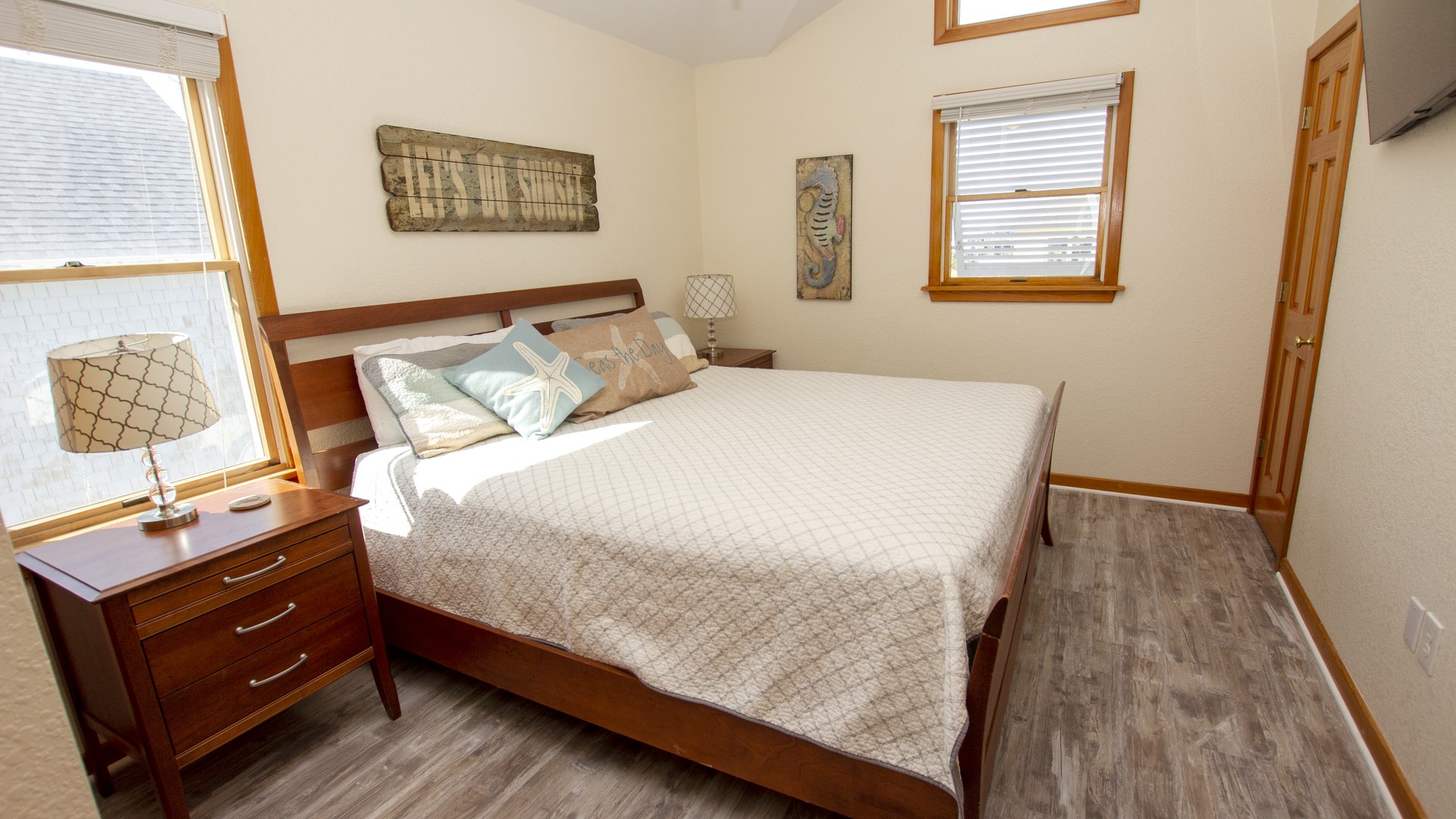 Beachfront Vacation Rental with 6 Bedrooms in Corolla