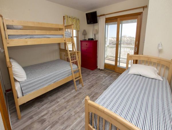 Beachfront Vacation Rental with 6 Bedrooms in Corolla