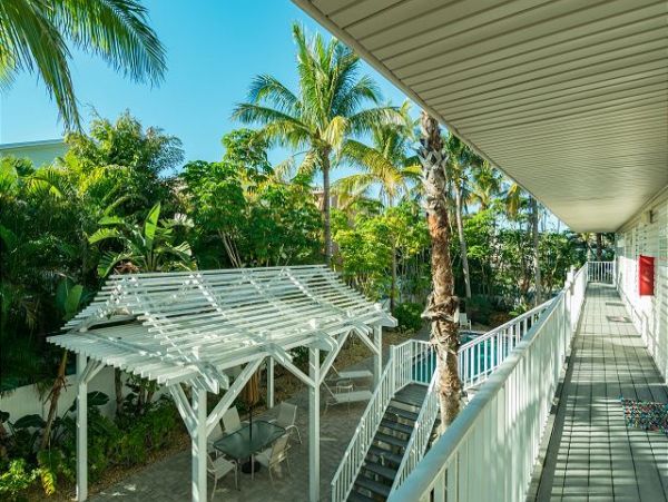 Holmes Beach Vacation Condo Two Bedroom Walk to Beach