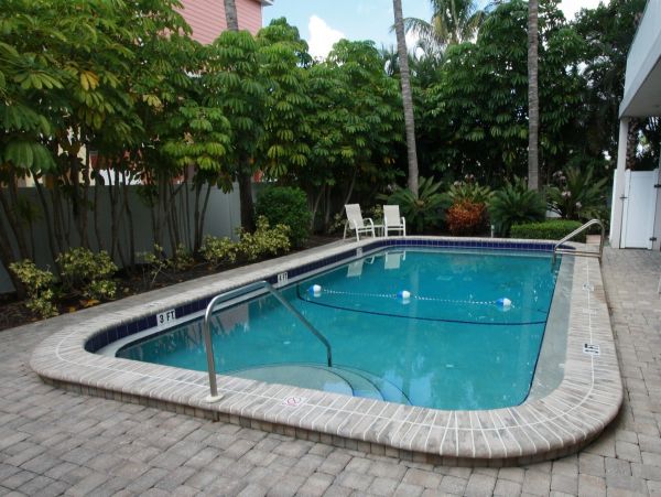 Holmes Beach Vacation Condo Two Bedroom Walk to Beach