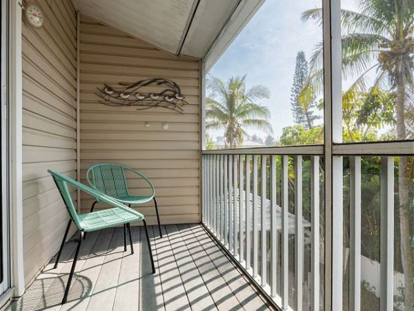 Holmes Beach Vacation Condo Two Bedroom Walk to Beach