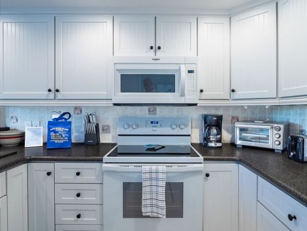 Holmes Beach Vacation Condo Two Bedroom Walk to Beach