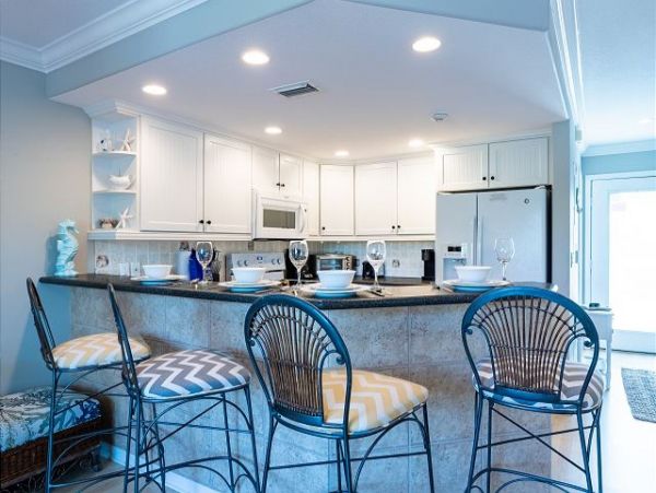 Holmes Beach Vacation Condo Two Bedroom Walk to Beach