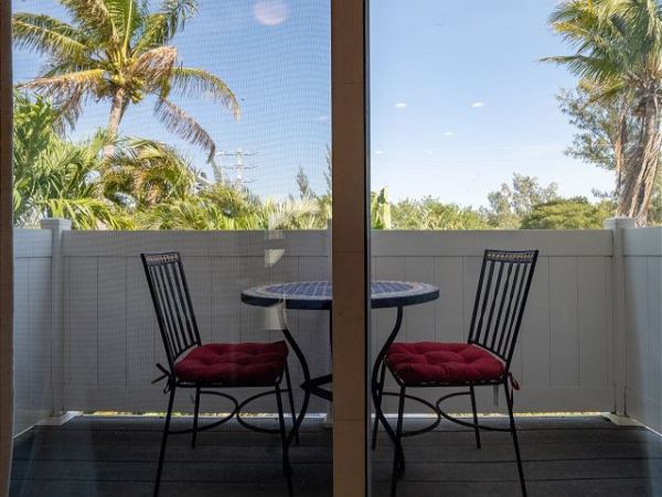 Holmes Beach Vacation Condo Two Bedroom Walk to Beach