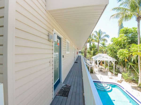 Holmes Beach Vacation Condo Two Bedroom Walk to Beach