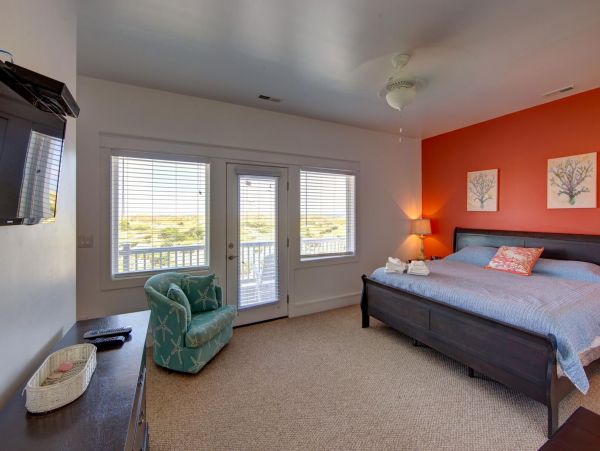 Oceanfront Salvo Vacation Home Six Bedroom
