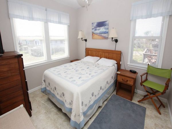 Steps to the Beach Five Bedroom Vacation Home in Kitty Hawk