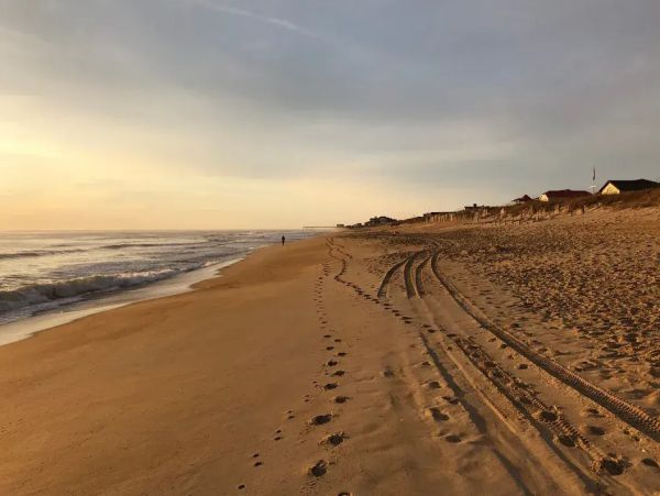 Steps to the Beach Five Bedroom Vacation Home in Kitty Hawk