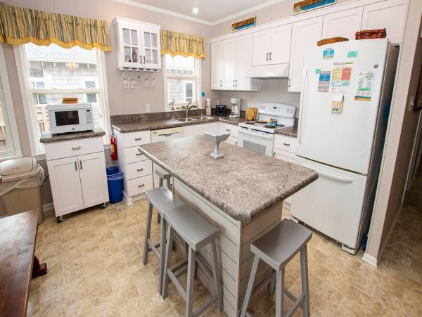 Steps to the Beach Five Bedroom Vacation Home in Kitty Hawk