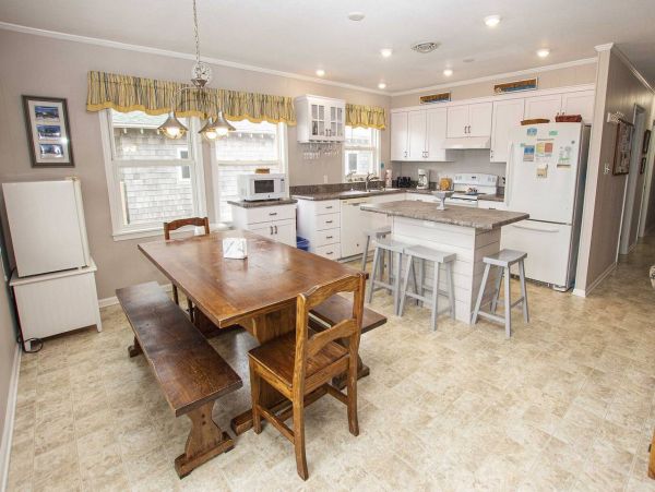 Steps to the Beach Five Bedroom Vacation Home in Kitty Hawk