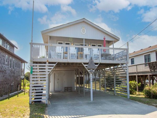 Steps to the Beach Five Bedroom Vacation Home in Kitty Hawk