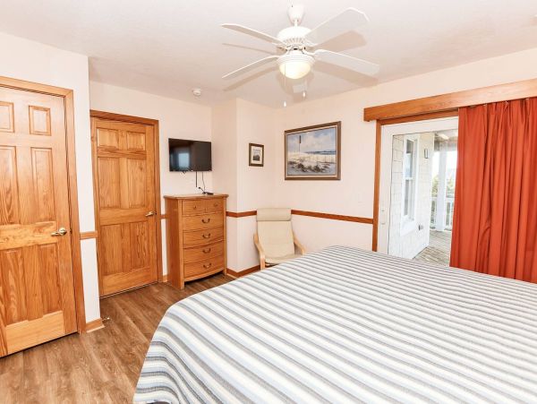 The Outer Banks Eight Bedroom Vacation Home Steps to The Sand